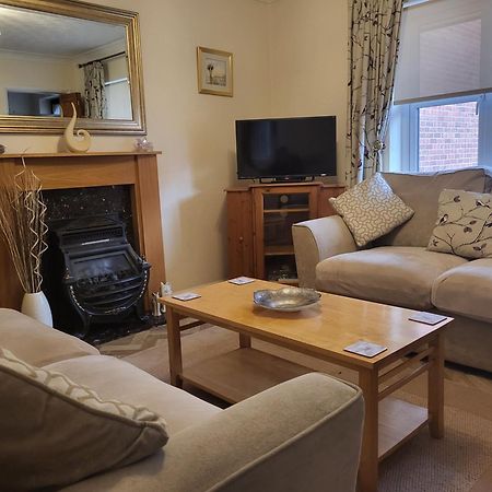 Grayz Townhouse - Free Onsite Parking For 2 Cars Villa Lincoln Exterior photo