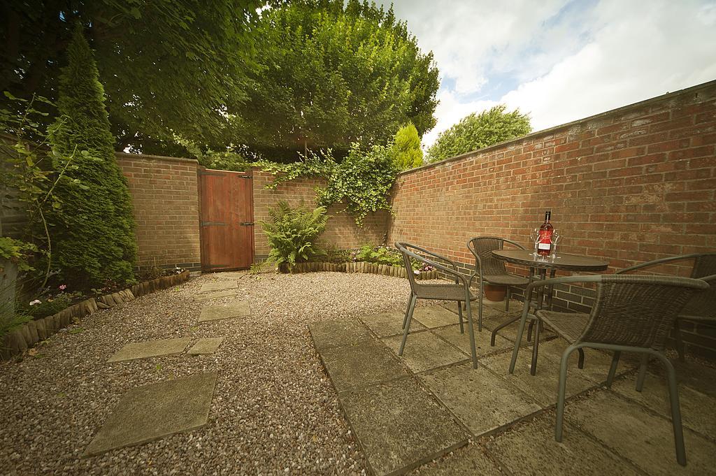 Grayz Townhouse - Free Onsite Parking For 2 Cars Villa Lincoln Room photo