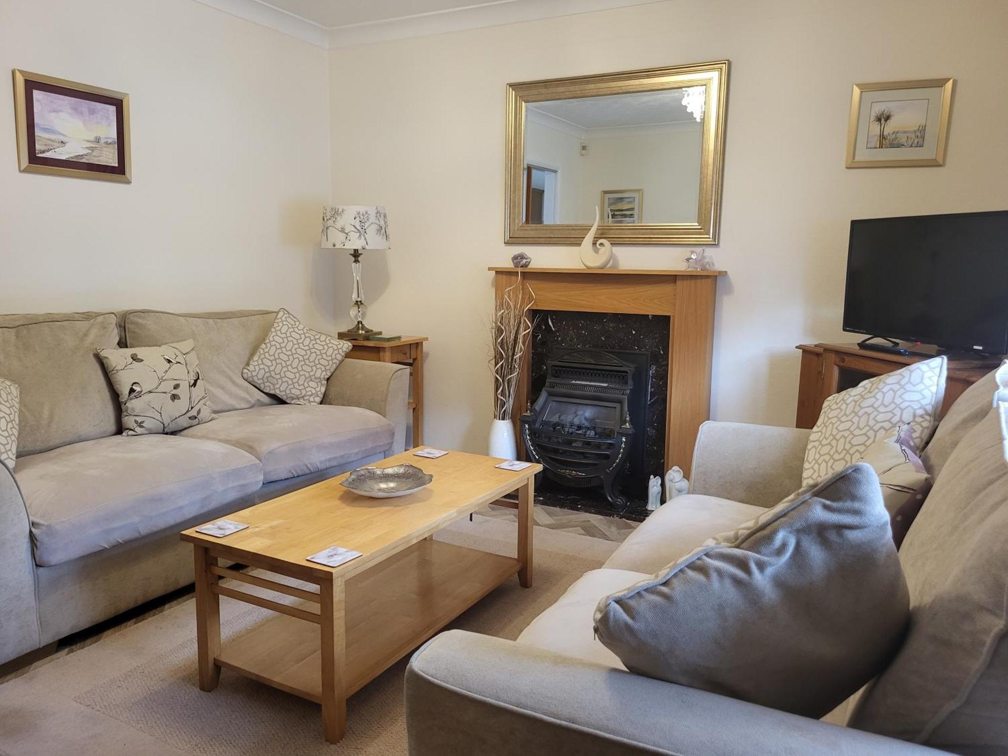 Grayz Townhouse - Free Onsite Parking For 2 Cars Villa Lincoln Exterior photo