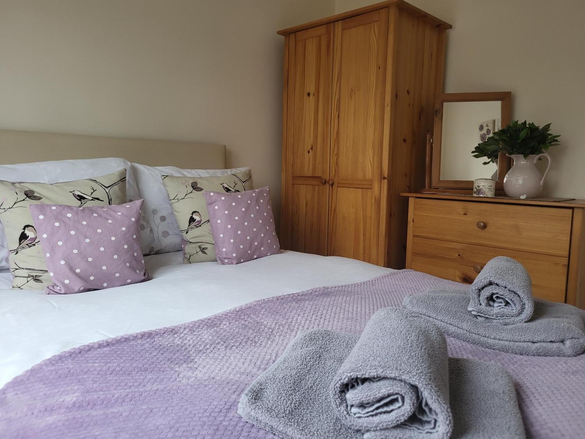 Grayz Townhouse - Free Onsite Parking For 2 Cars Villa Lincoln Exterior photo